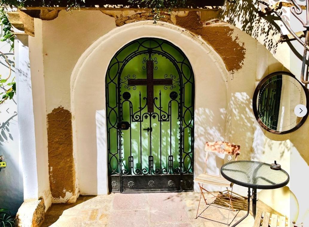 Oliva Courtyard Guesthouse Exterior photo
