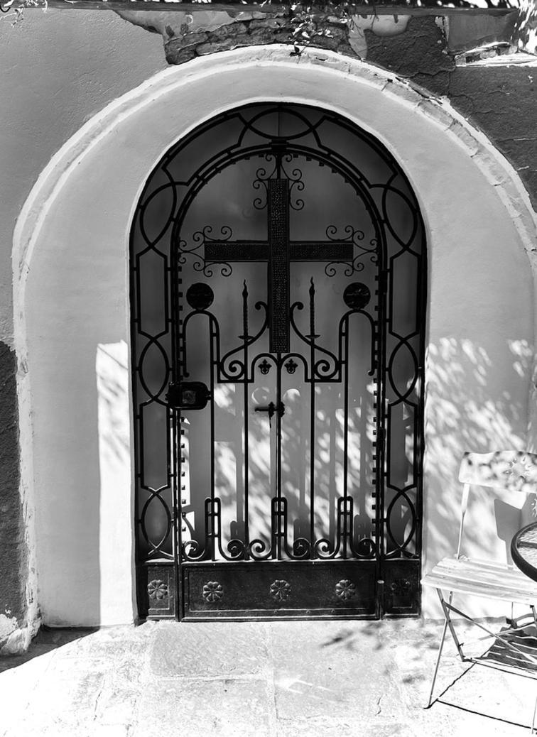 Oliva Courtyard Guesthouse Exterior photo